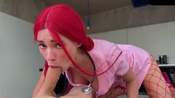Anna Ralphs - Seksi Hemşire Hastasına İyi Bakıyor